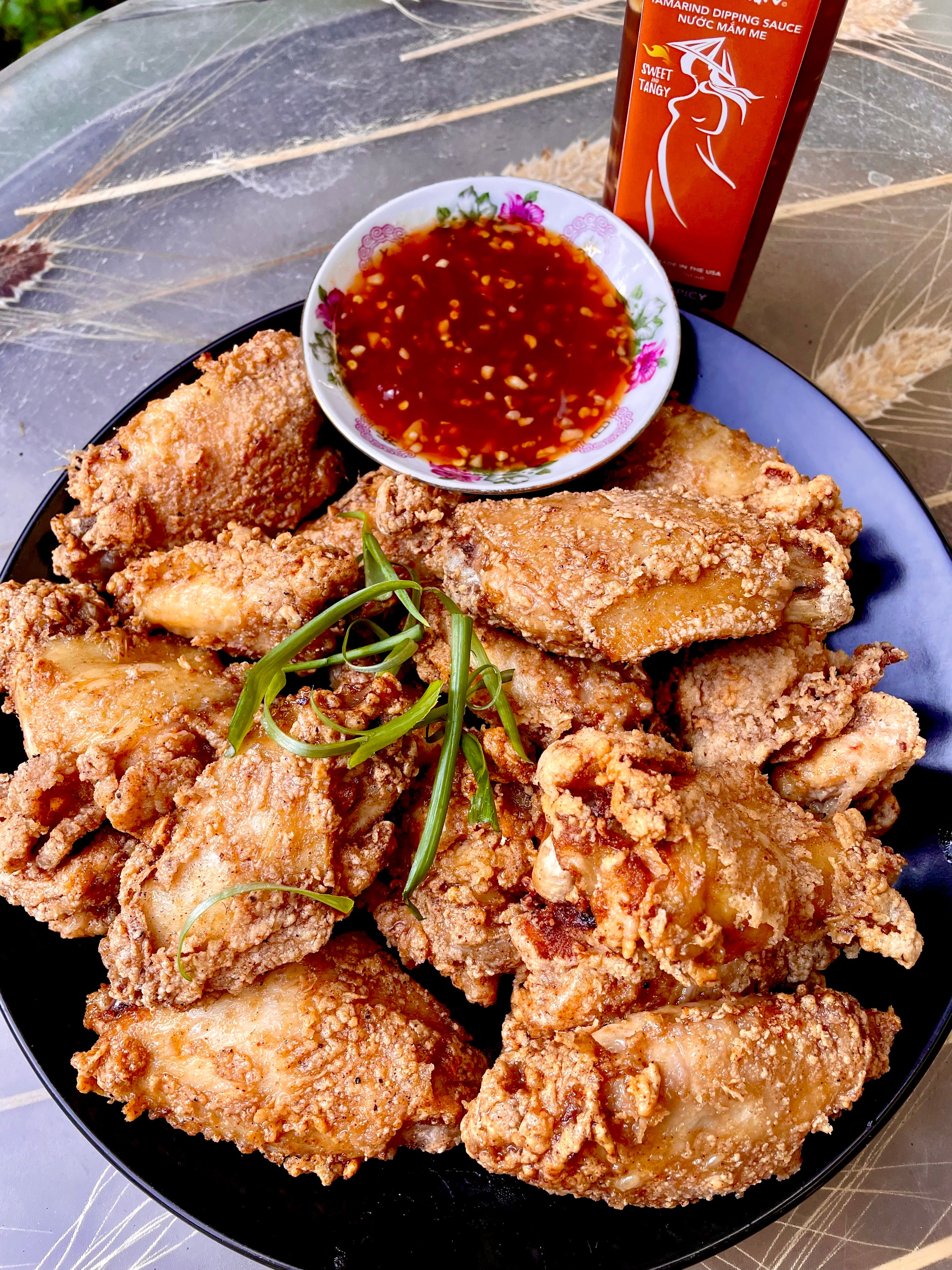 Fried Chicken Wings with Tamarind Dipping Sauce